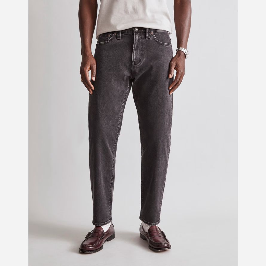 madewell relajado cono jeans de color gris oscuro
